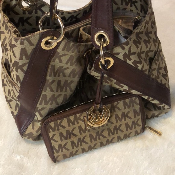 Micheal Kors bag and wallet - Picture 5 of 7